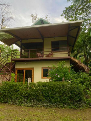 Jazlyn Lodge & Tours